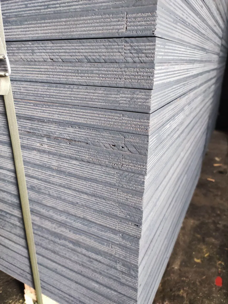 Ламінована поверхня фанери